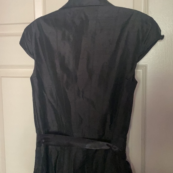 Adrianna Papell size 8 Black 70% Silk Dress 1/2 button front. Zip side - Picture 10 of 14